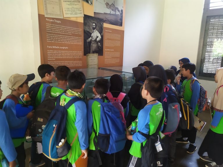 Dilema Mengajarkan Sejarah pada Era Teknologi dan Internet