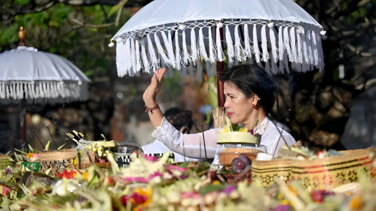 Mitos dan Sejarah Galungan, Peringatan Kemenangan Dharma Umat Hindu di Indonesia