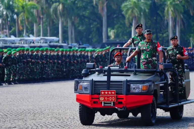 Dwifungsi Militer dalam Urusan Sipil: Sebuah Kebangkitan Kembali?