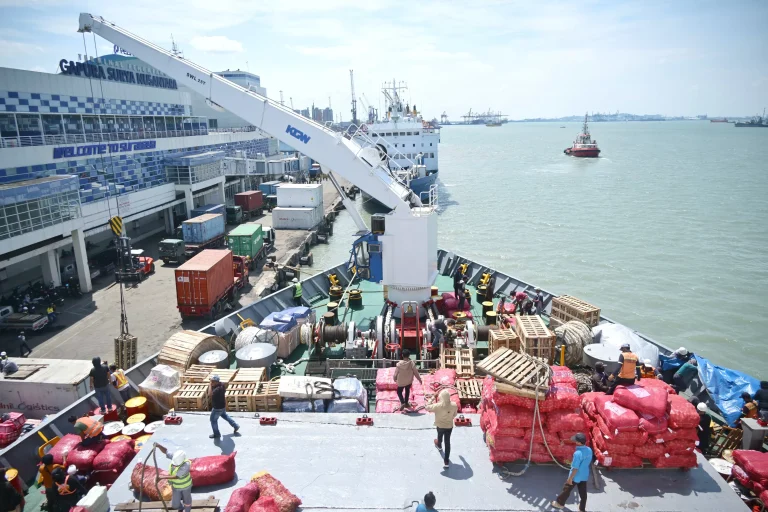 Kisah Tanjung Perak Menjadi Tersibuk Kedua di Indonesia