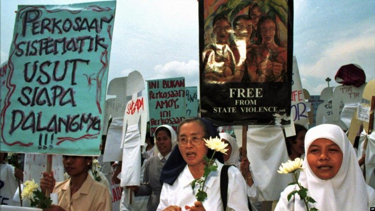 Ketika Indonesia Berbeda Sikap terhadap Penyintas Jugun Ianfu dan Pemerkosaan Massal 1998