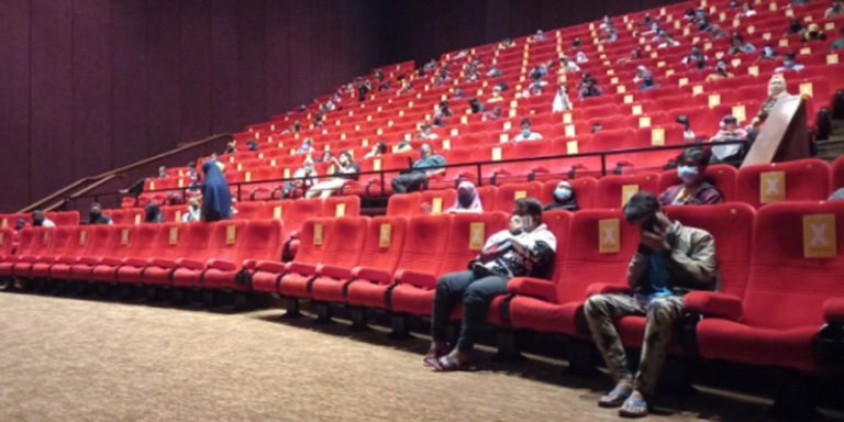 Bukan Sekadar Gedung: Kehidupan Sosial Bioskop di Surabaya